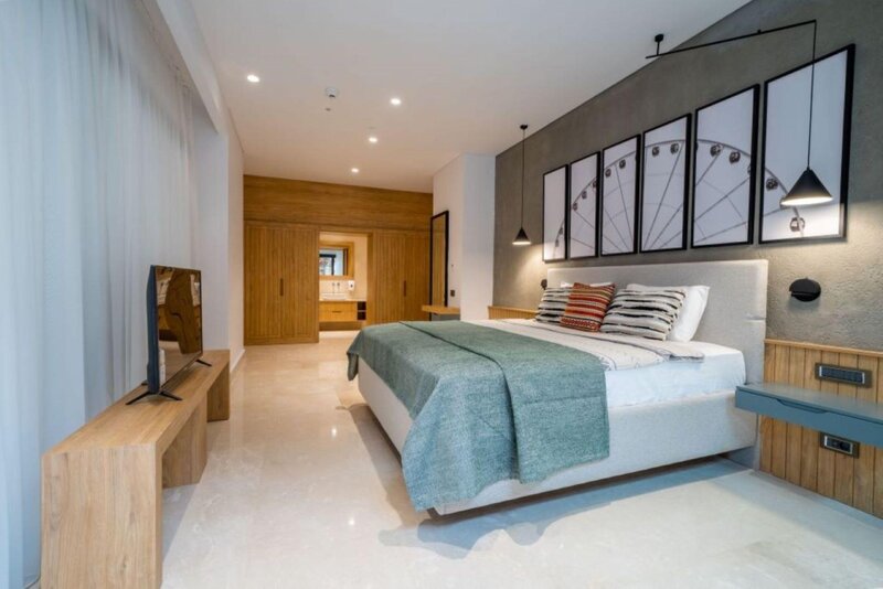Lures Hotel 202
