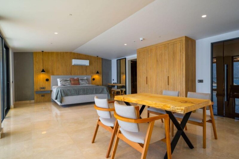 Lures Hotel 330