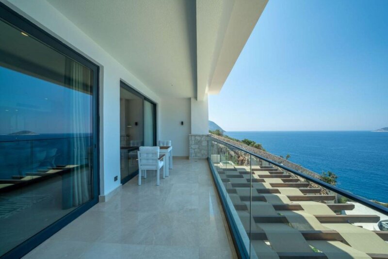 Lures Hotel 335
