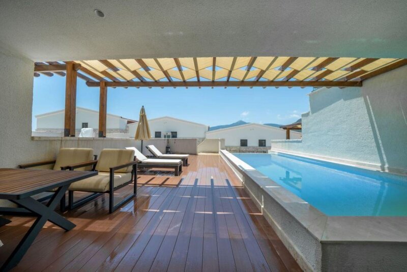 Lures Hotel 345