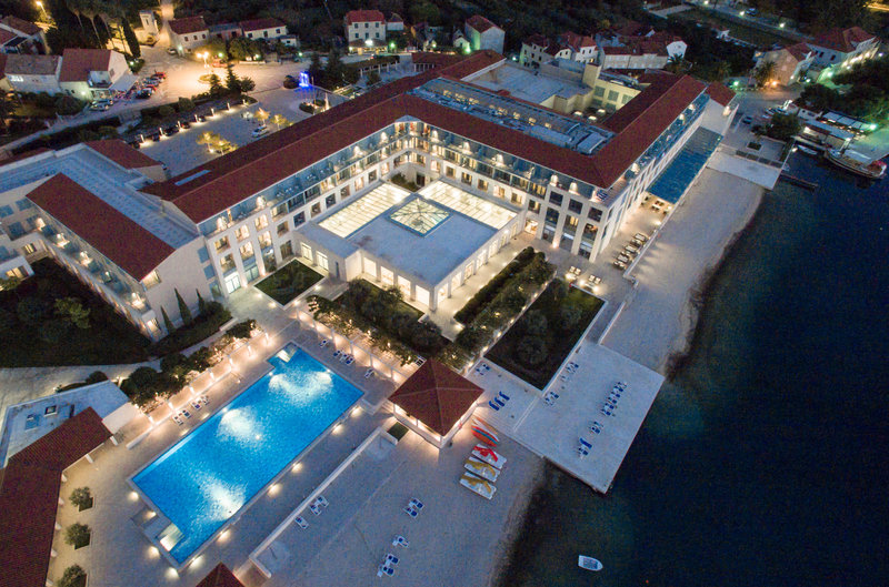 Admiral Grand 15