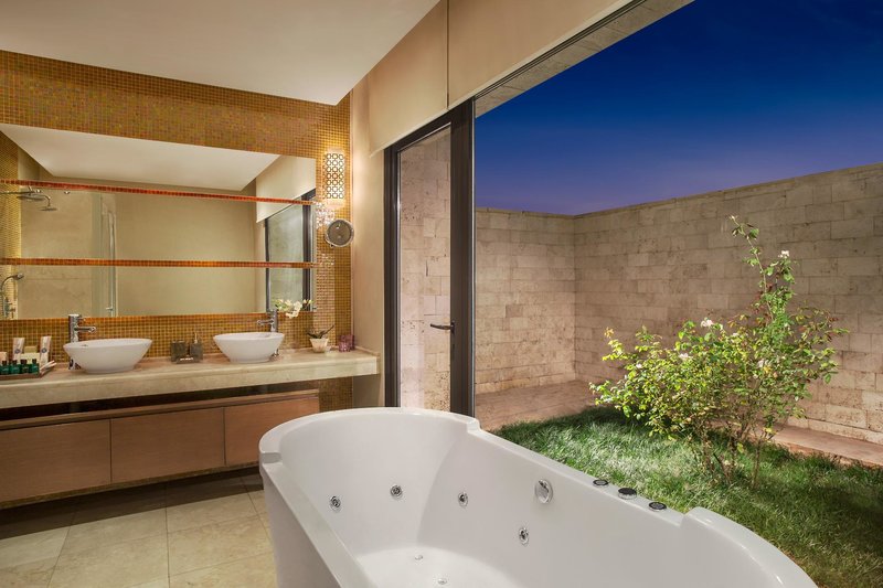 IC Hotels Residence 18