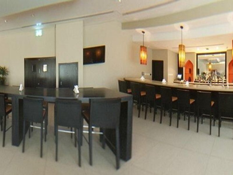 Holiday Inn Express Jumeirah 12