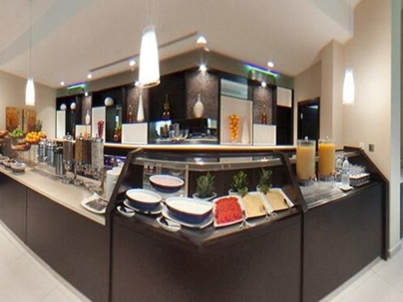 Holiday Inn Express Jumeirah 19