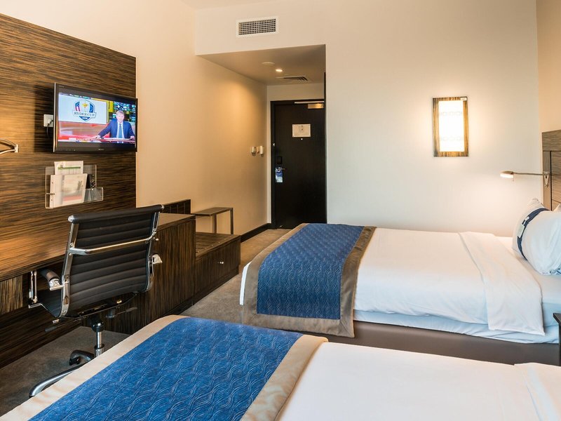 Holiday Inn Express Jumeirah 30