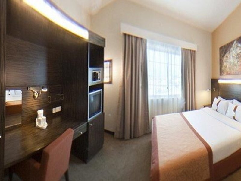 Holiday Inn Express Jumeirah 31