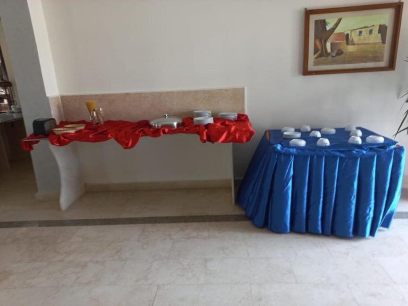 Dolphin Continental Hotel 8