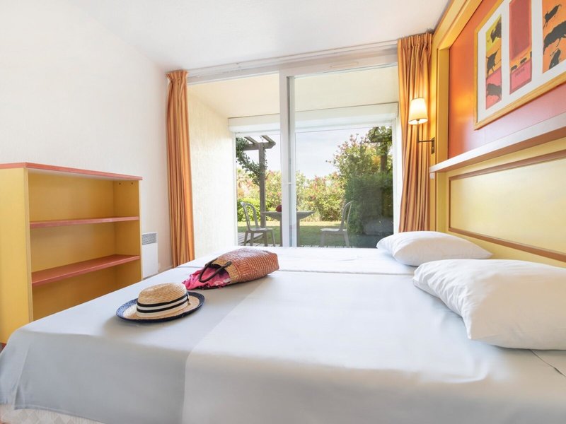 SOWELL Family Grau du Roi 26