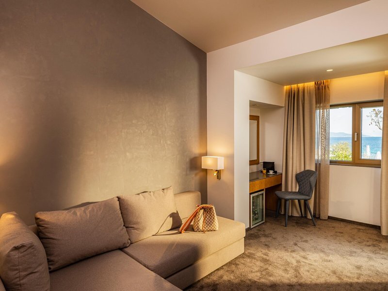 Mount Athos Hotel 41