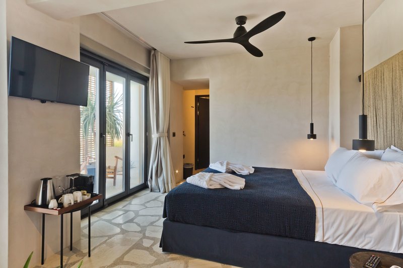 Almi Luxury Rooms 11