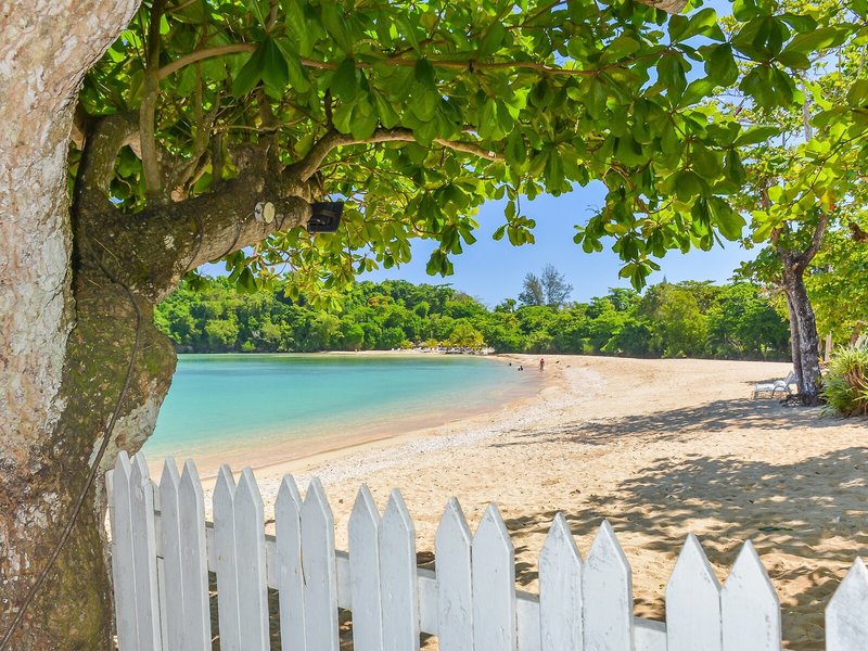 Sand And Tan Beach Hotel 9