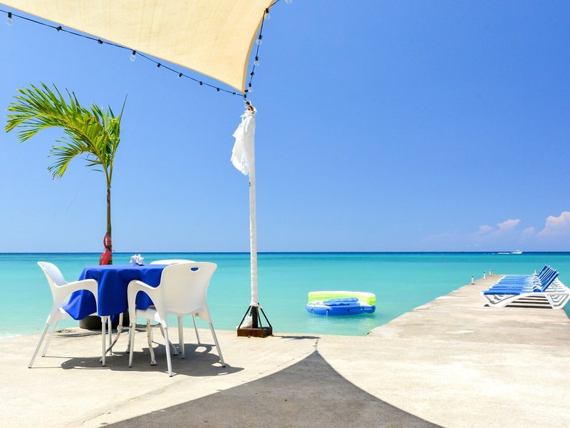 Sand And Tan Beach Hotel 12