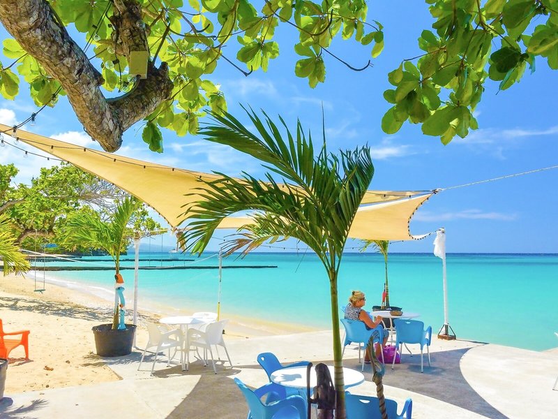 Sand And Tan Beach Hotel 18