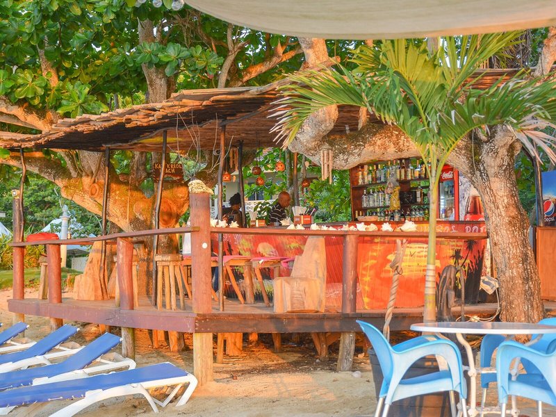 Sand And Tan Beach Hotel 25