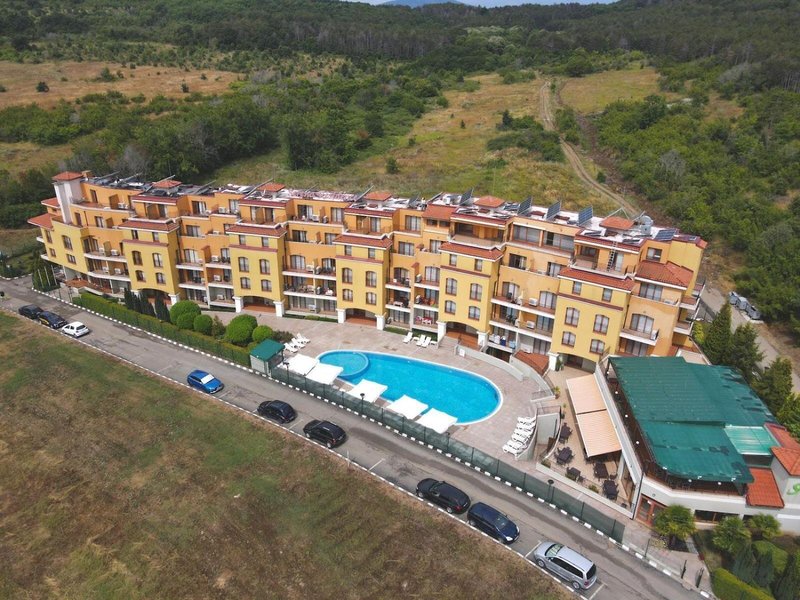 Serena Residence 8