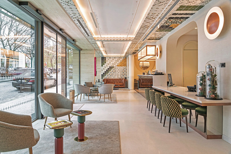 Luster Hotel 1