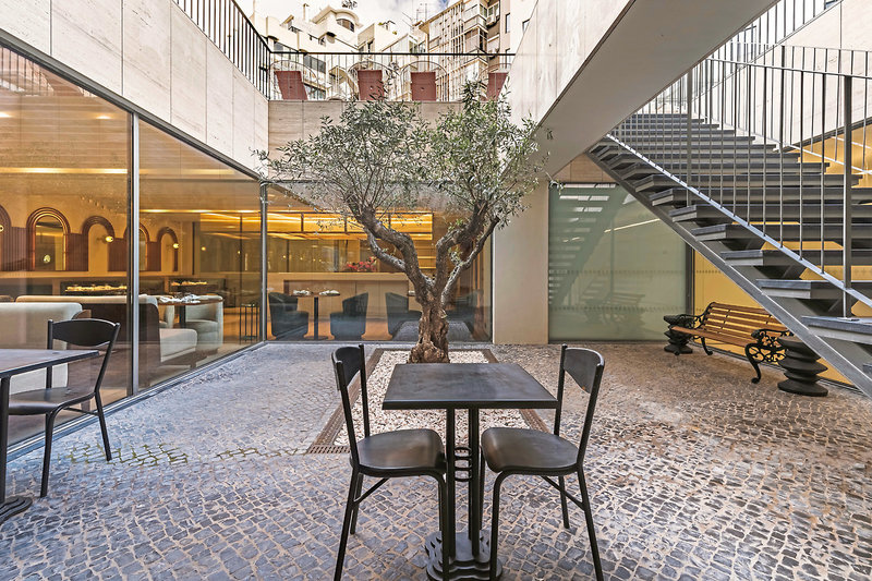 Luster Hotel 2