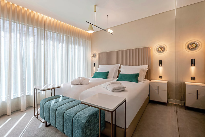 Luster Hotel 8