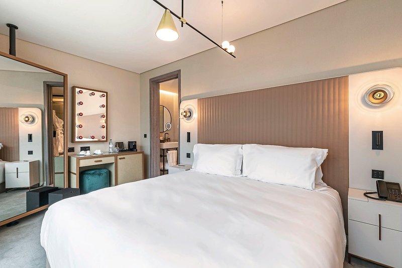 Luster Hotel 9