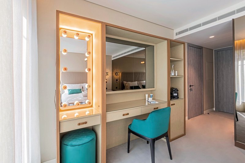 Luster Hotel 14