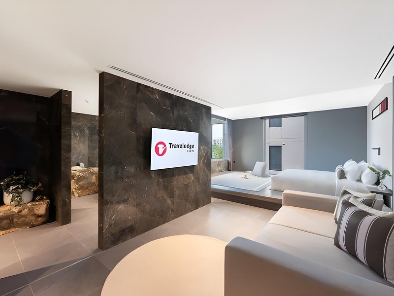 Travelodge Nimman 4