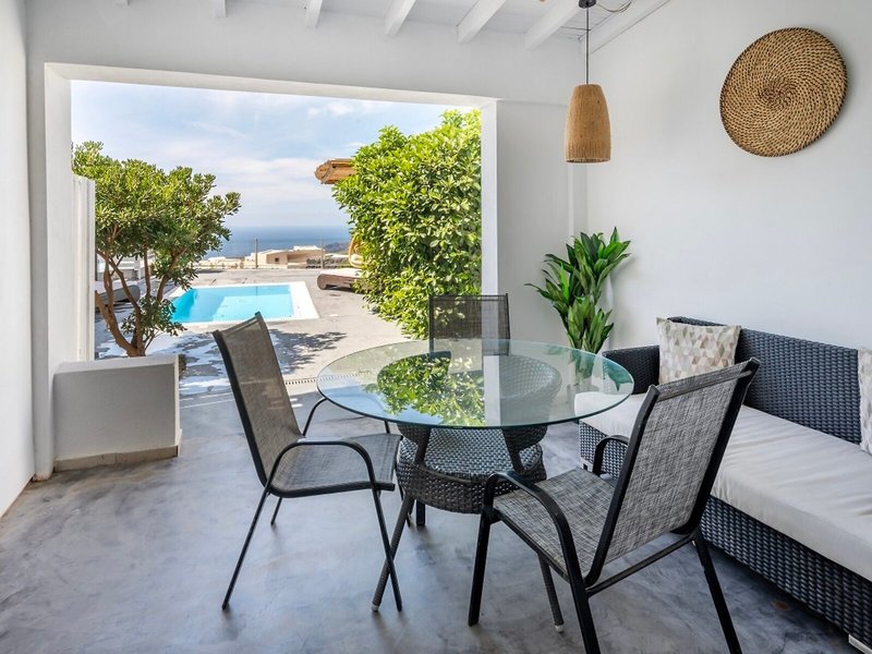 Smy Santorini Suites & Villas 3