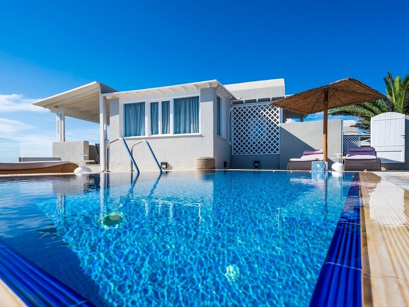 Smy Santorini Suites & Villas 8