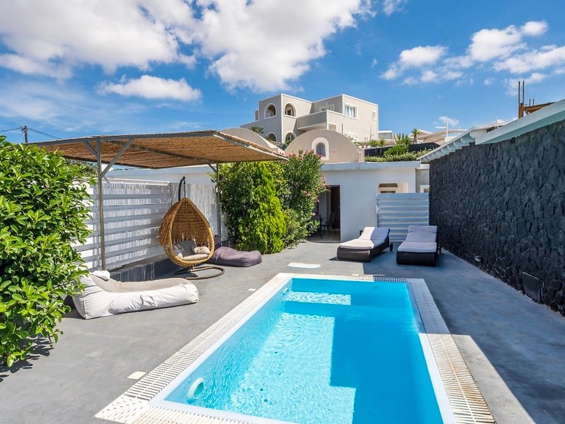Smy Santorini Suites & Villas 10