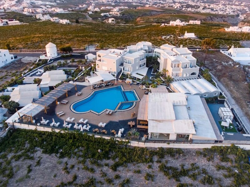 Smy Santorini Suites & Villas 13