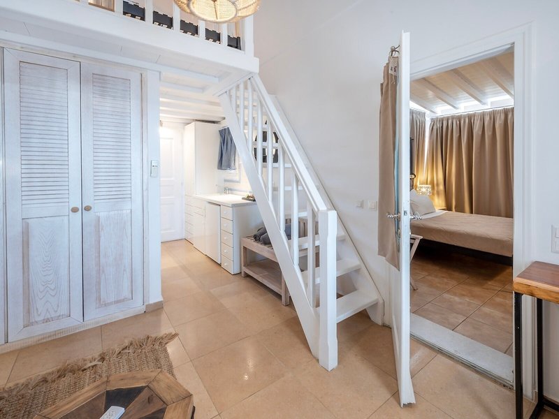 Smy Santorini Suites & Villas 14