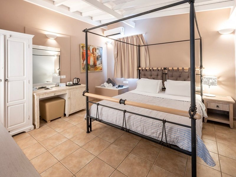 Smy Santorini Suites & Villas 19
