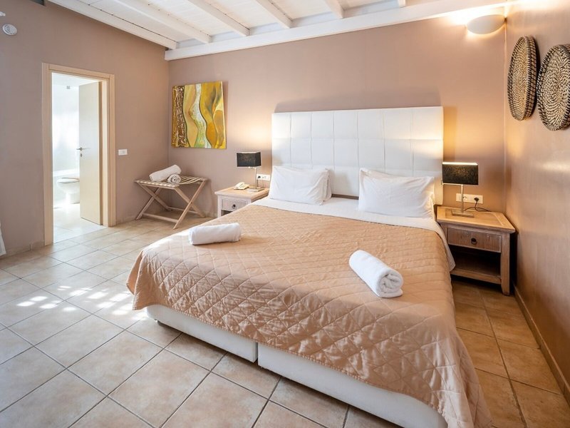 Smy Santorini Suites & Villas 20