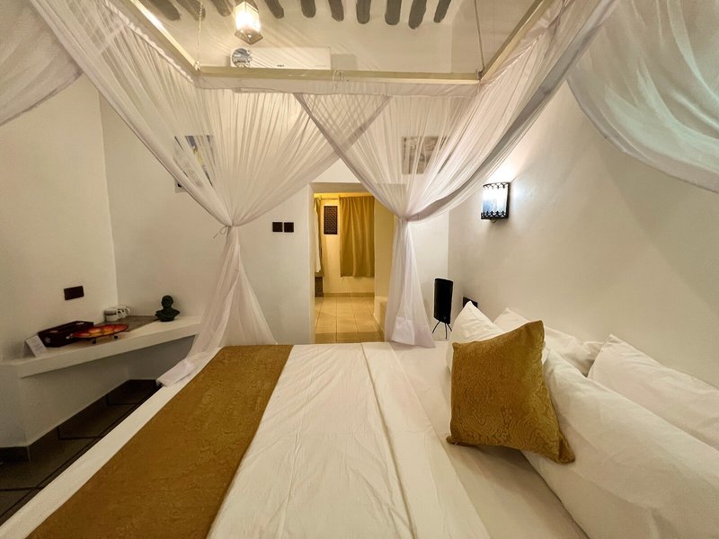 Zanzi House 13