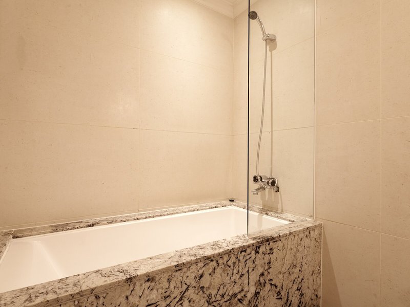 The Riverside Hotel 50 - Bathroom Example