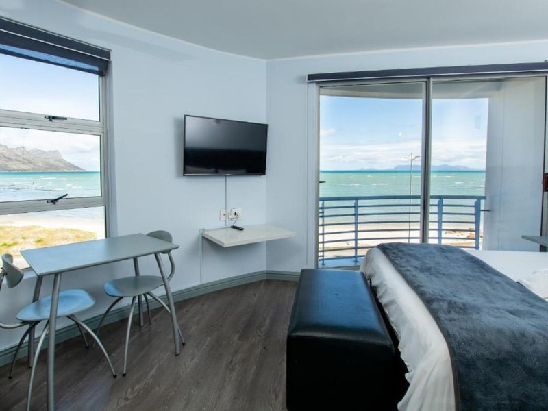 Ocean Breeze Hotel 4