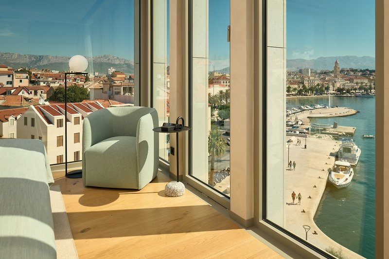 Hotel Ambasador 13