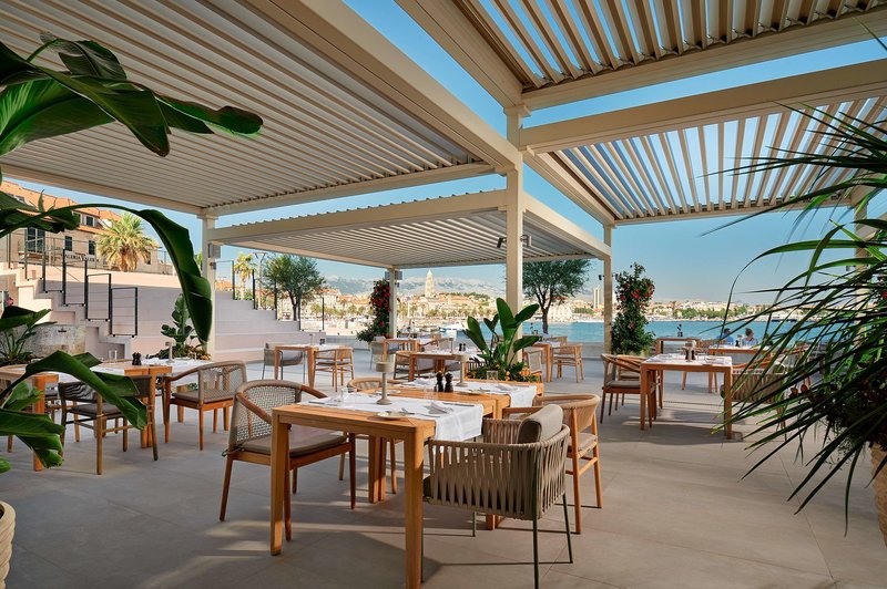 Hotel Ambasador 16