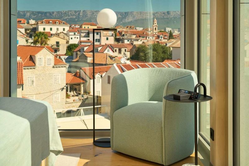 Hotel Ambasador 23