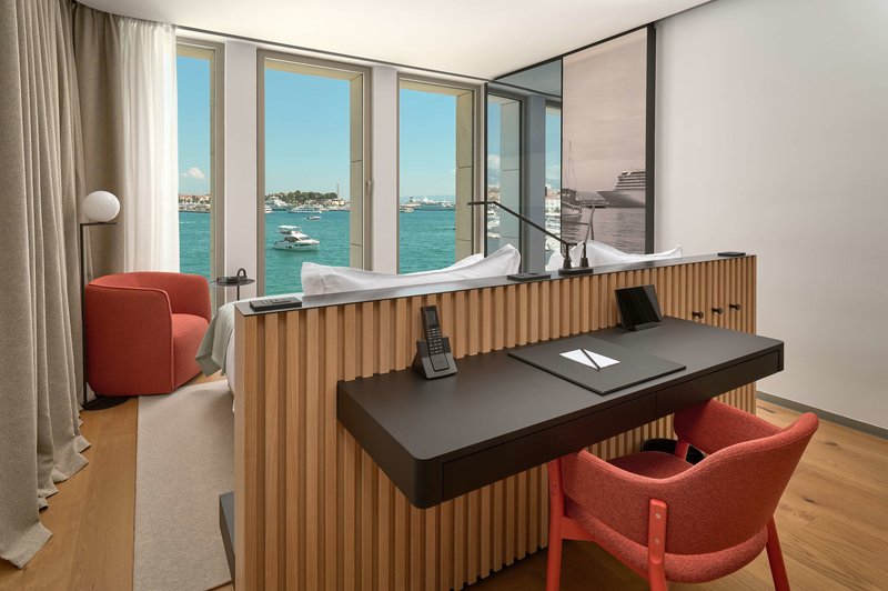 Hotel Ambasador 25