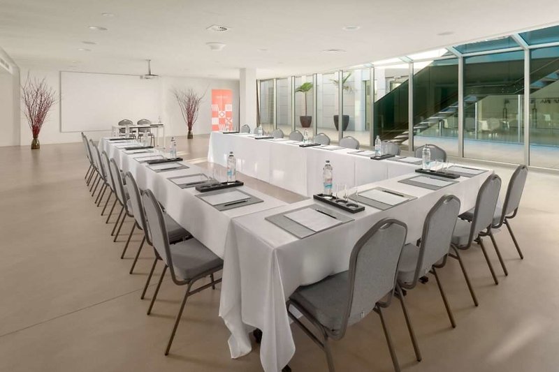 Hotel Ambasador 28
