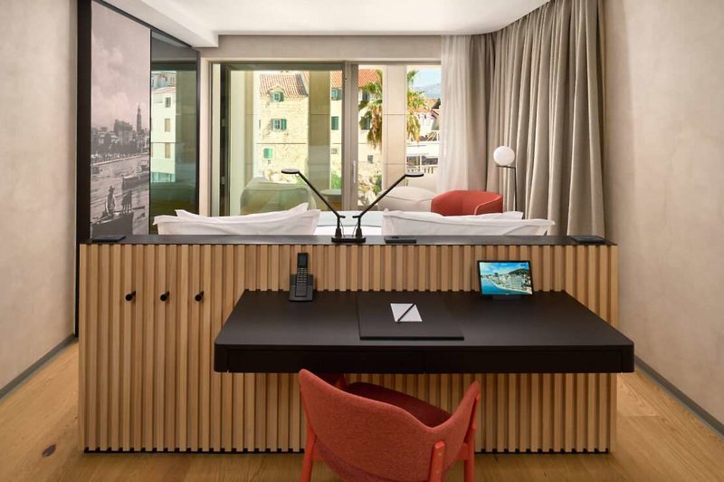 Hotel Ambasador 45