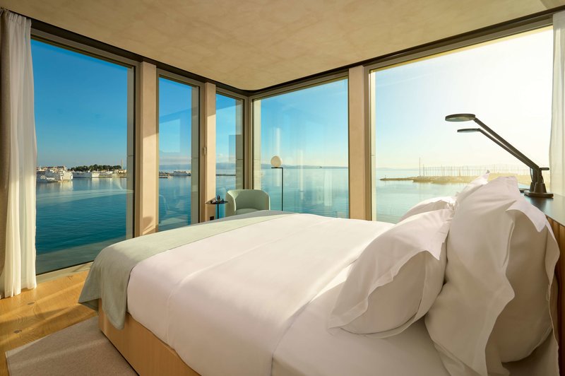 Hotel Ambasador 47
