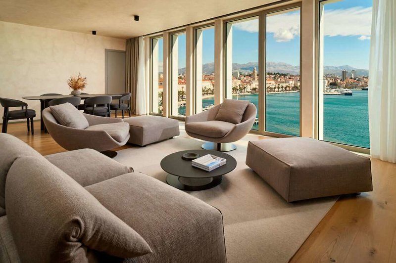 Hotel Ambasador 51