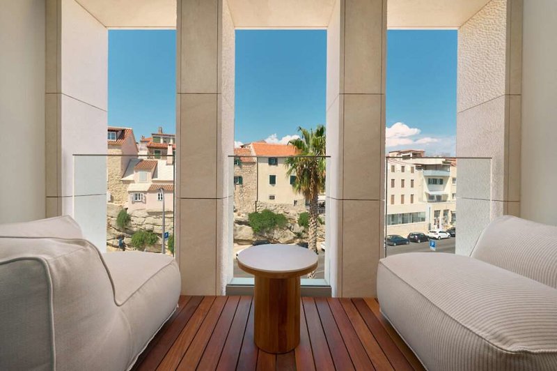 Hotel Ambasador 58