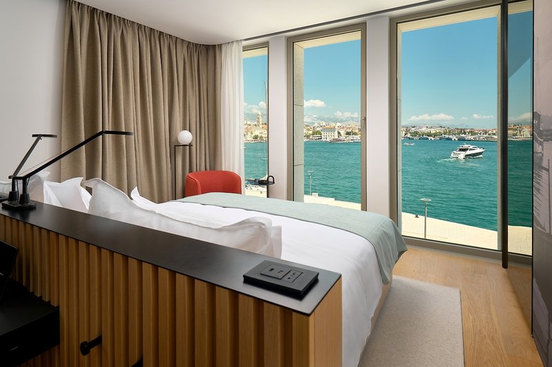 Hotel Ambasador 66