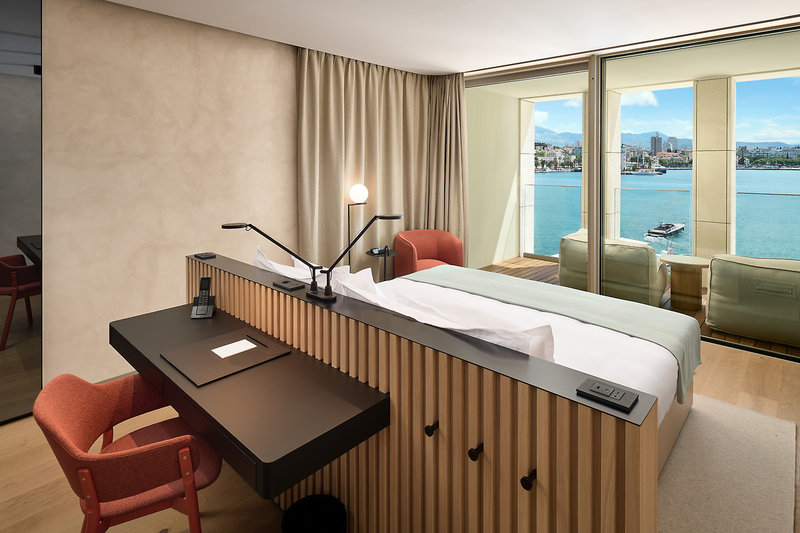 Hotel Ambasador 71