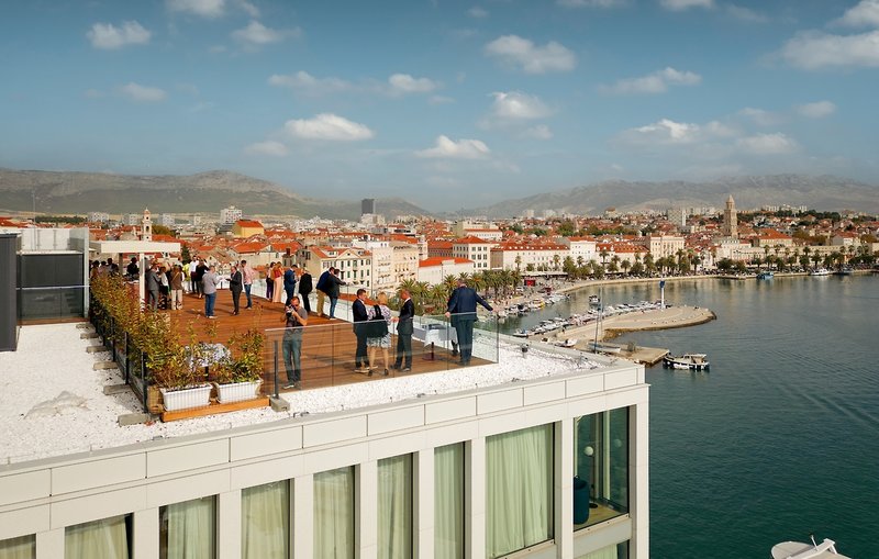 Hotel Ambasador 19