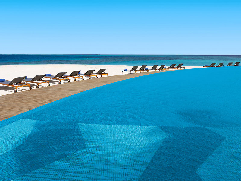 Avani+ Fares Maldives Resort 3