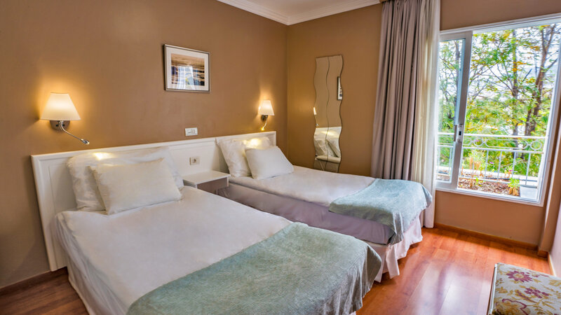 Coral La Quinta Park Suites 10