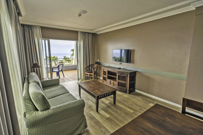 Coral La Quinta Park Suites 11